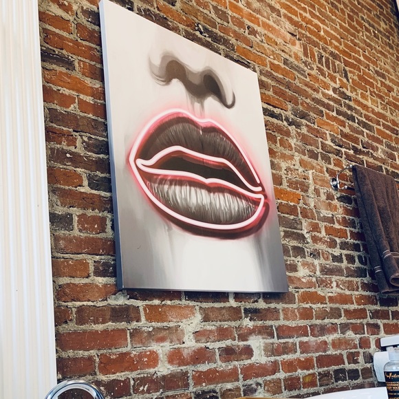 Meet your Posher - Picture 2 of 5